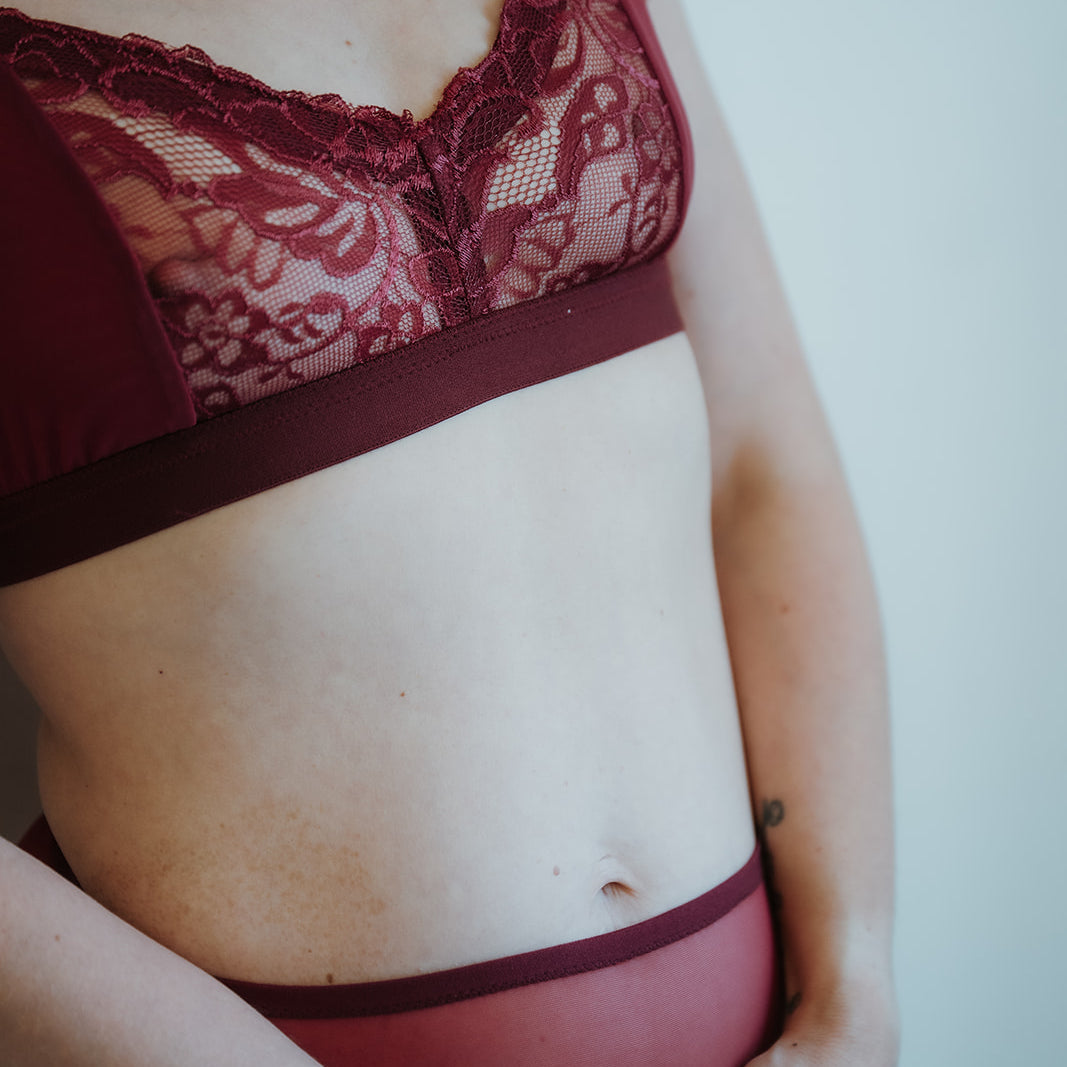 bloody_mary_bralette_en_undies_tender_hearts_fw25-72.jpg